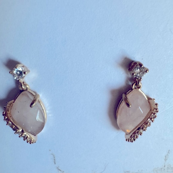 ❤️Rhode & Co. Gold tone with crystal rhinestone Teardrop cut drop earrings - Picture 5 of 5